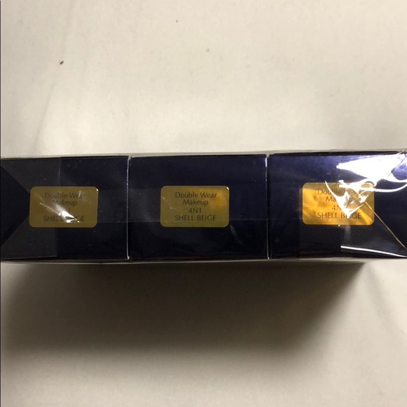 Estée Lauder Foundation 3 available - Picture 2 of 3